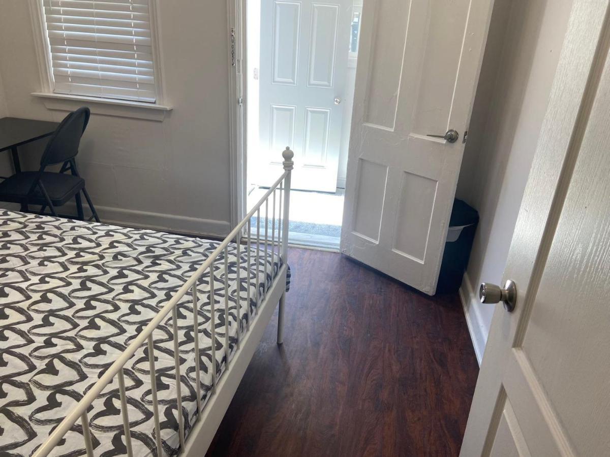 Budget Quad Room With En Suite Bathroom 36B 토론토 외부 사진