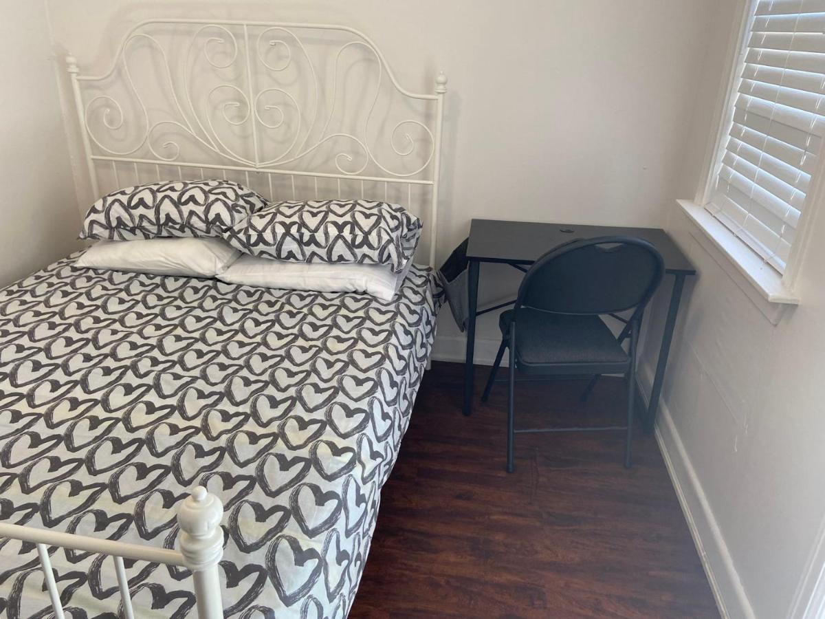 Budget Quad Room With En Suite Bathroom 36B 토론토 외부 사진
