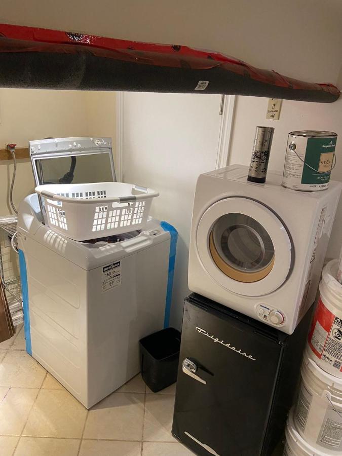 Budget Quad Room With En Suite Bathroom 36B 토론토 외부 사진