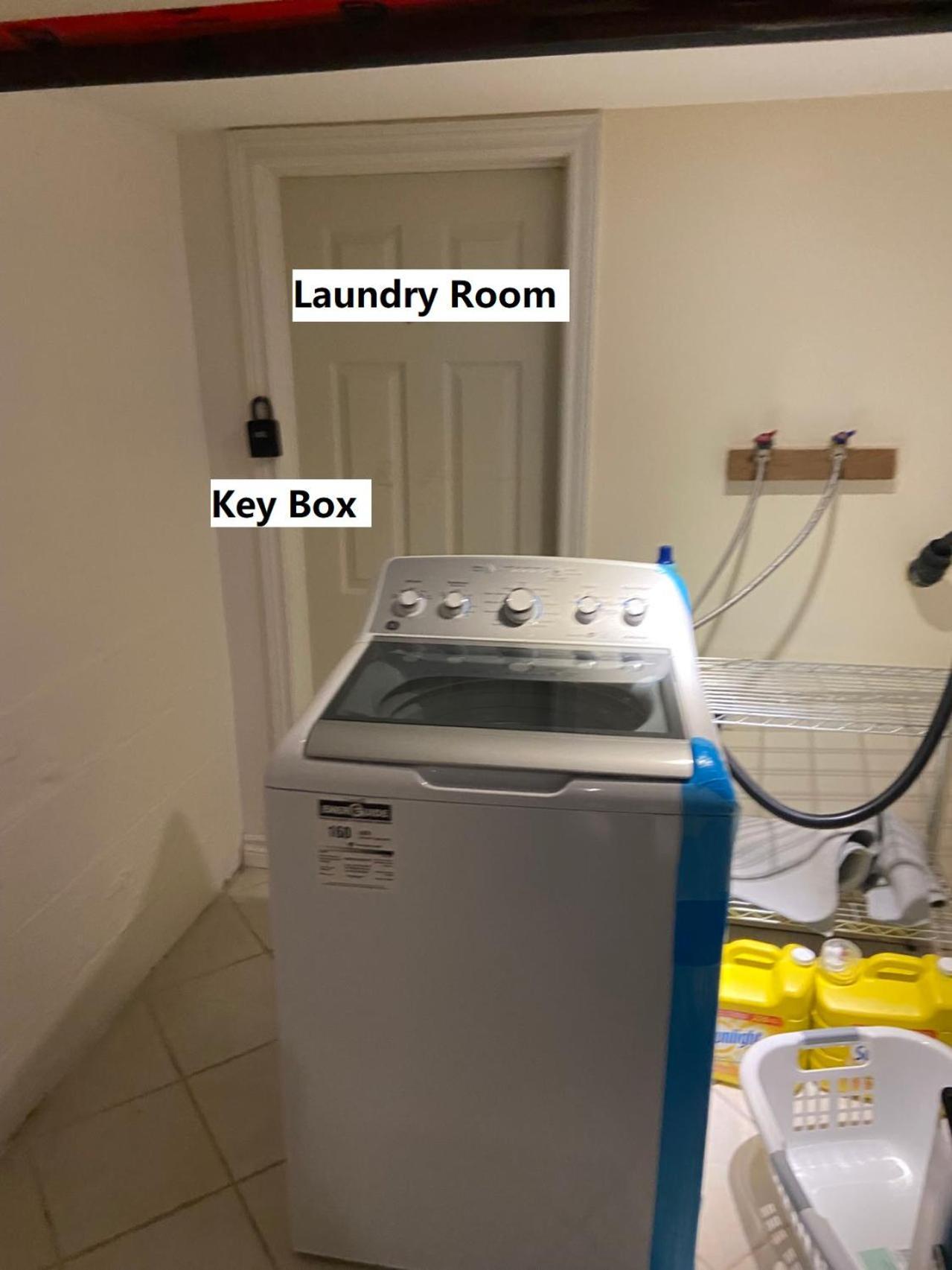 Budget Quad Room With En Suite Bathroom 36B 토론토 외부 사진